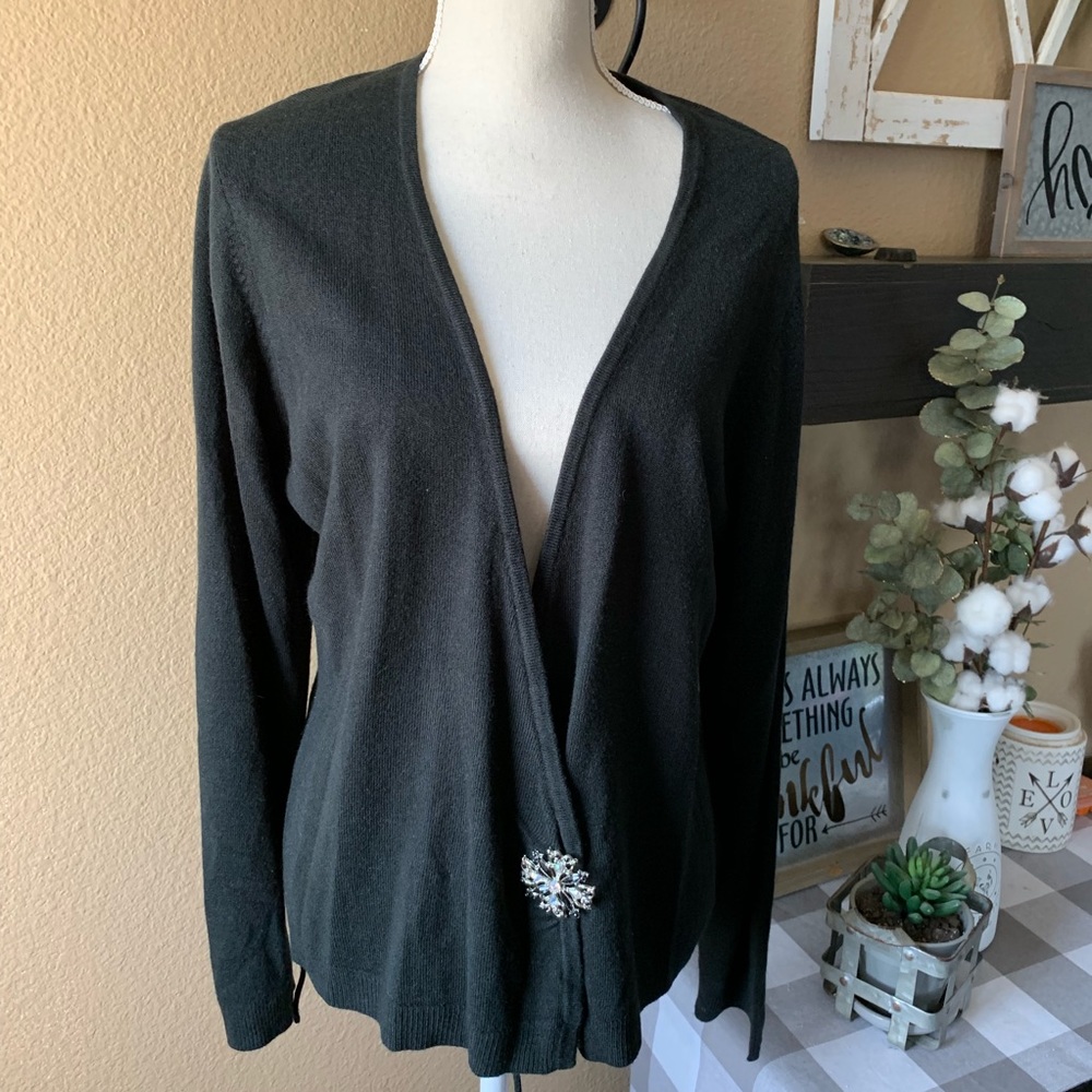 Woman’s Plus Black Cardigan W Rhinestone Broach 2X